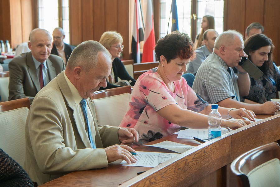 Uroczystość wręczenia umów na dofinansowanie inwestycji (15 czerwca), fot. Szymon Zdziebło/Tarantoga.pl 