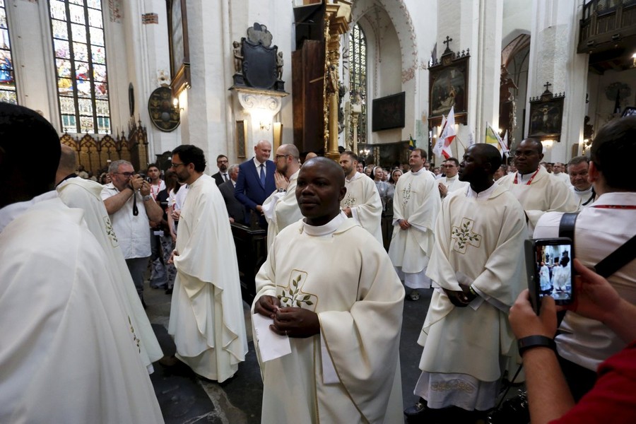 Msza święta w Katedrze św. Janów w Toruniu z udziałem pielgrzymów udających się na ŚDM do Krakowa, fot. Mikołaj Kuras